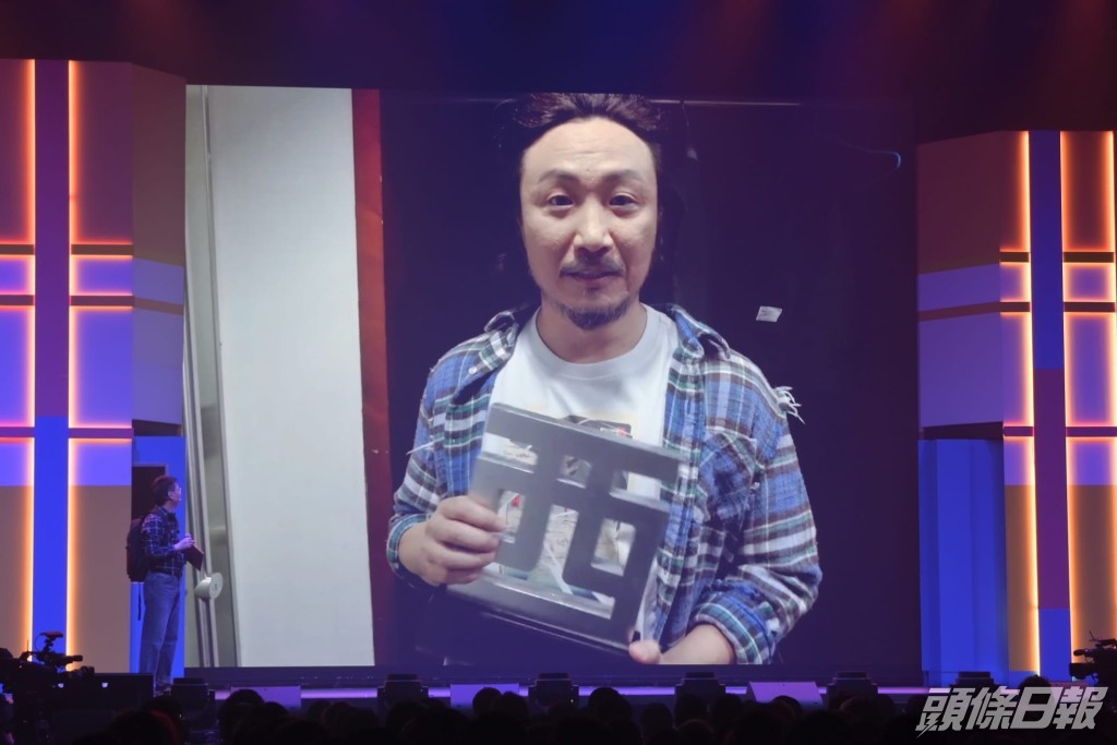 鄭中基拍片支持。